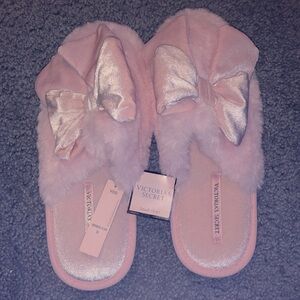COPY - Brand New Pink Victoria Secret Slippers in Size Small (Fits sizes 5-6).